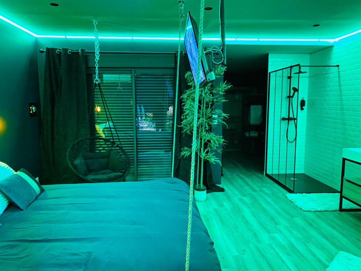 Capsule le temps suspendu balnéo&home cinema&billard Valenciennes Exterior foto